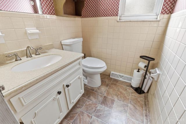 7975 Pfeiffer Road, Montgomery, OH 45242