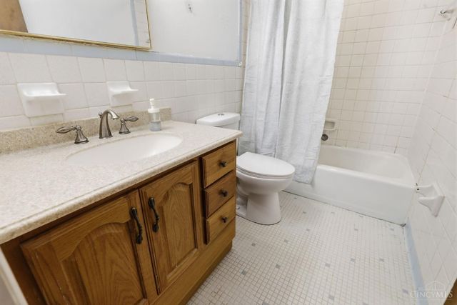 7975 Pfeiffer Road, Montgomery, OH 45242