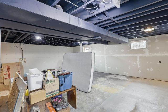 7975 Pfeiffer Road, Montgomery, OH 45242