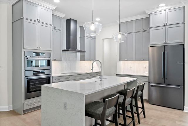 2905 W SAN CARLOS STREET, Tampa, FL 33629