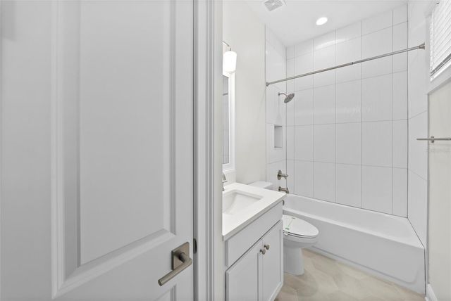 2905 W SAN CARLOS STREET, Tampa, FL 33629