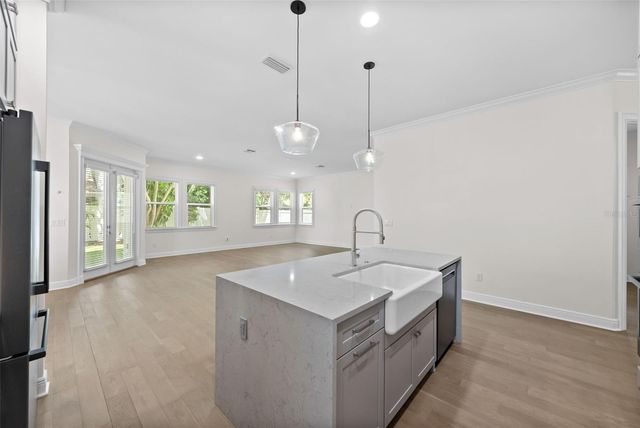 2905 W SAN CARLOS STREET, Tampa, FL 33629