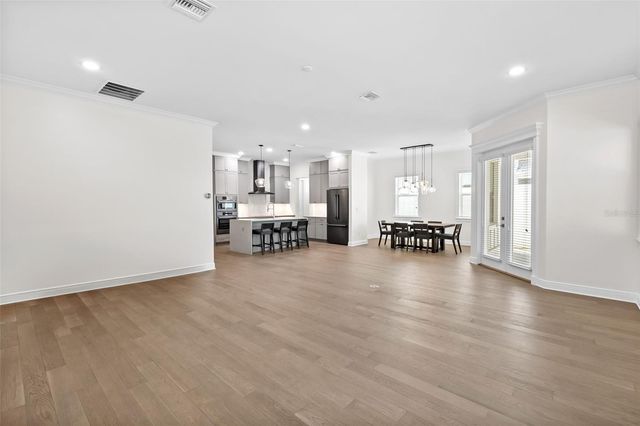 2905 W SAN CARLOS STREET, Tampa, FL 33629