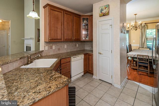 47 LEXINGTON DR, Pennington, NJ 08534
