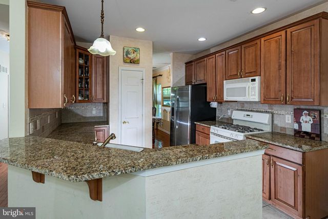 47 LEXINGTON DR, Pennington, NJ 08534