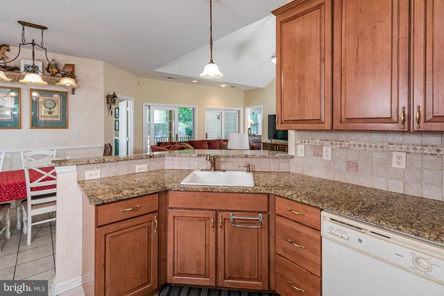 47 LEXINGTON DR, Pennington, NJ 08534