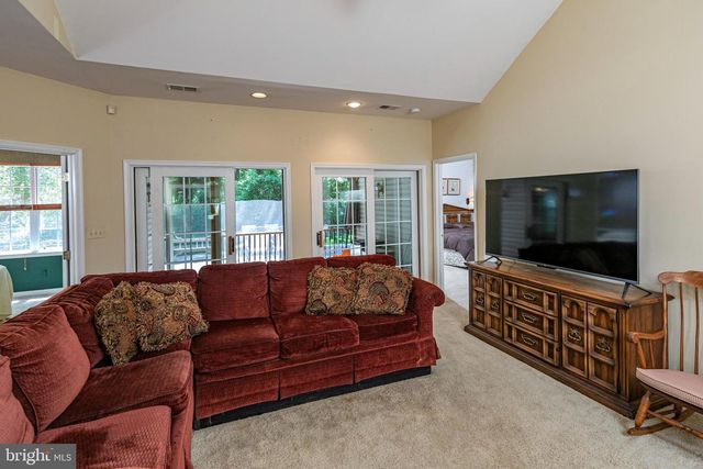 47 LEXINGTON DR, Pennington, NJ 08534