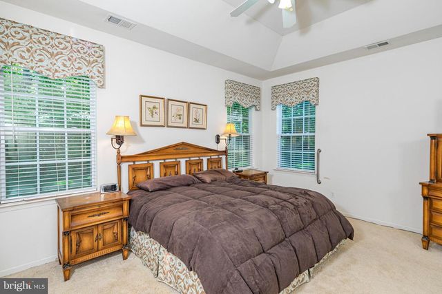 47 LEXINGTON DR, Pennington, NJ 08534
