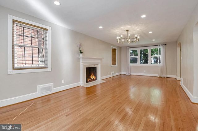 8112 EASTERN AVE NW, Washington, DC 20012
