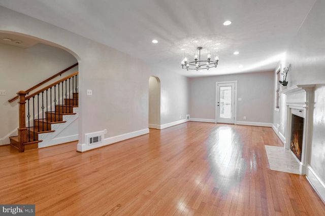 8112 EASTERN AVE NW, Washington, DC 20012