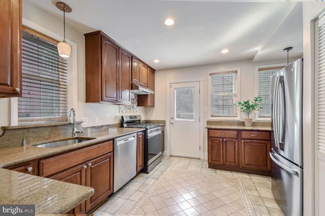 8112 EASTERN AVE NW, Washington, DC 20012