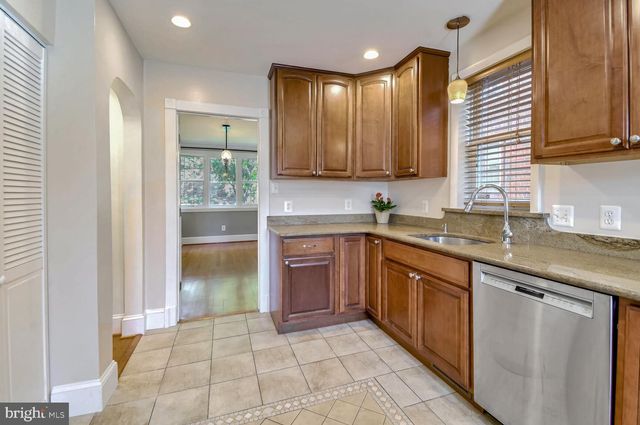 8112 EASTERN AVE NW, Washington, DC 20012