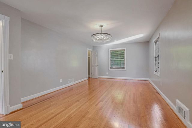 8112 EASTERN AVE NW, Washington, DC 20012