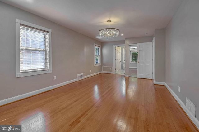 8112 EASTERN AVE NW, Washington, DC 20012