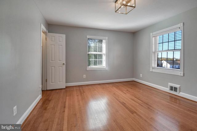 8112 EASTERN AVE NW, Washington, DC 20012