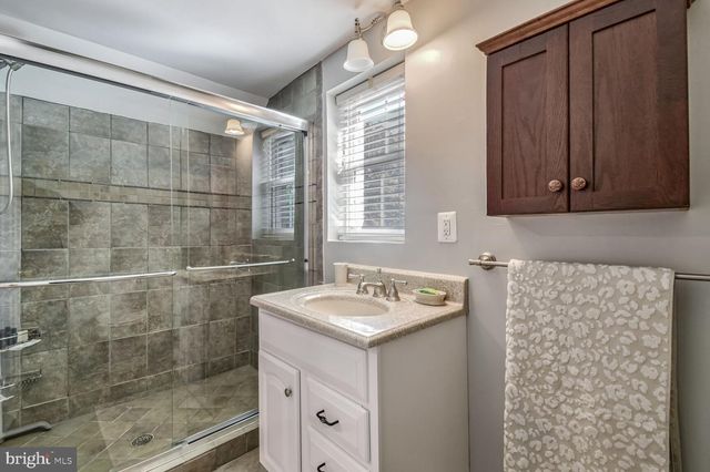 8112 EASTERN AVE NW, Washington, DC 20012