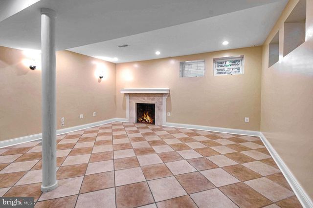 8112 EASTERN AVE NW, Washington, DC 20012