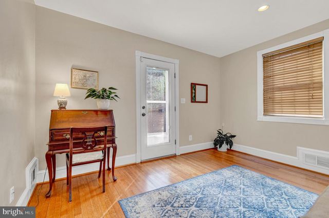8112 EASTERN AVE NW, Washington, DC 20012