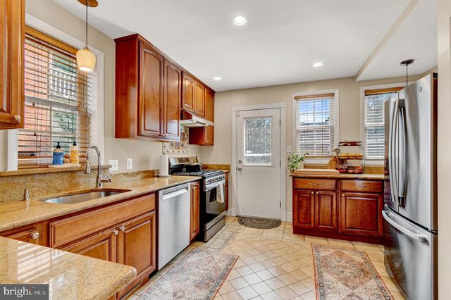 8112 EASTERN AVE NW, Washington, DC 20012