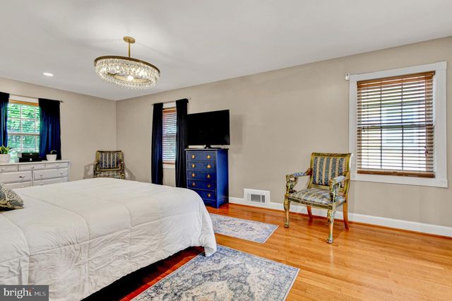 8112 EASTERN AVE NW, Washington, DC 20012