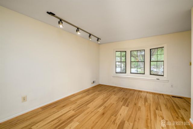 1004 Timber Oaks Road 4, Edison, NJ 08820