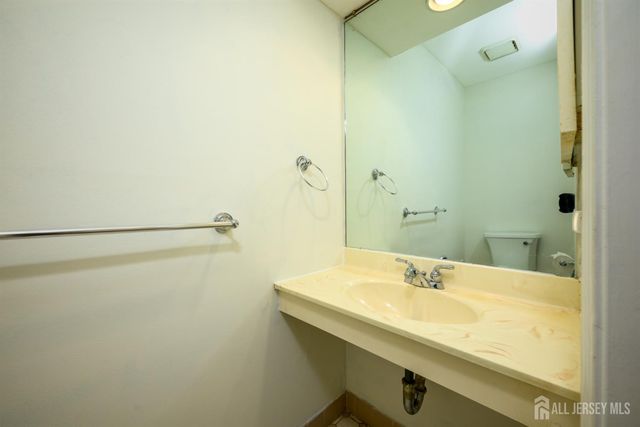 1004 Timber Oaks Road 4, Edison, NJ 08820