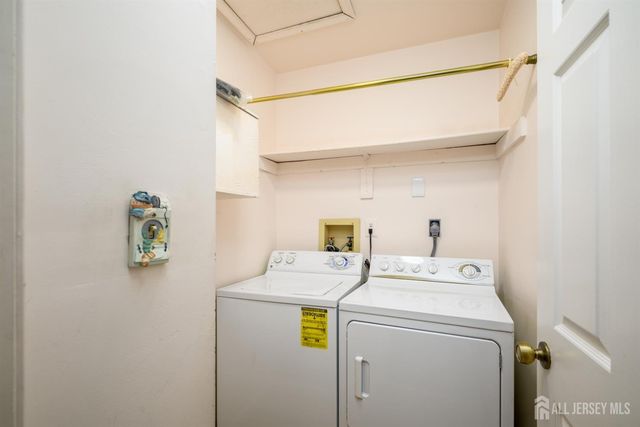 1004 Timber Oaks Road 4, Edison, NJ 08820