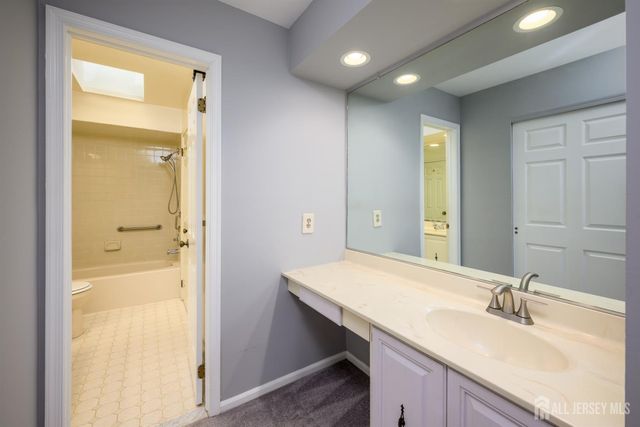 1004 Timber Oaks Road 4, Edison, NJ 08820
