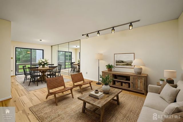 1004 Timber Oaks Road 4, Edison, NJ 08820
