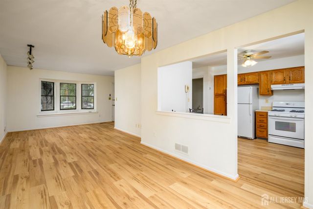 1004 Timber Oaks Road 4, Edison, NJ 08820