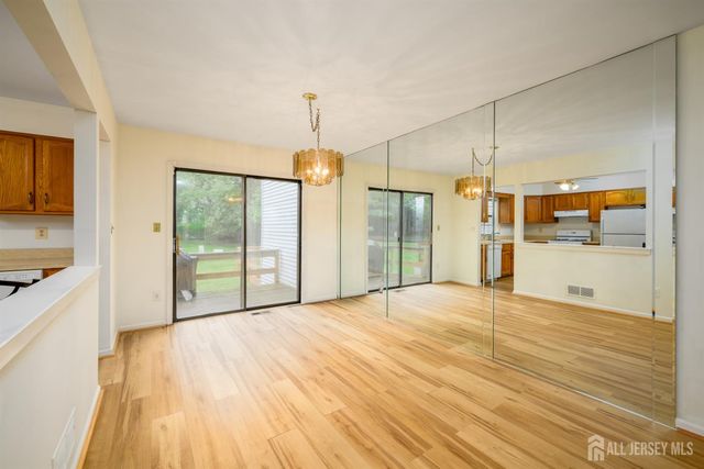 1004 Timber Oaks Road 4, Edison, NJ 08820