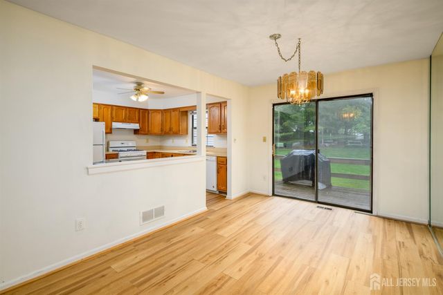 1004 Timber Oaks Road 4, Edison, NJ 08820
