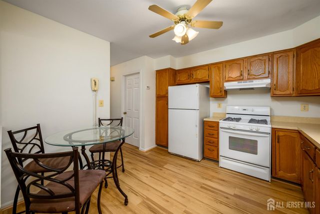 1004 Timber Oaks Road 4, Edison, NJ 08820