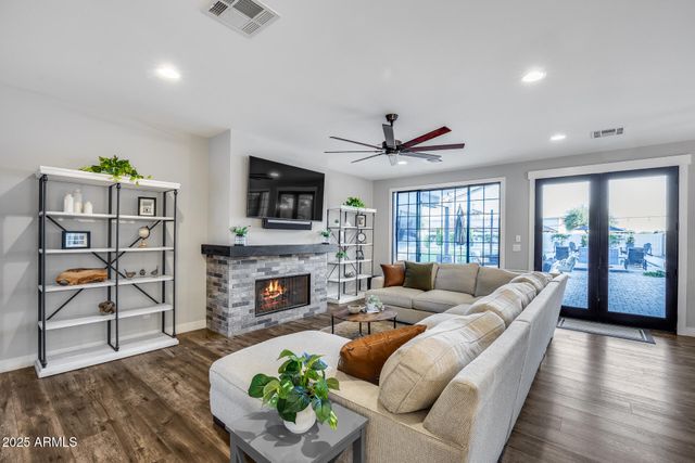 8425 W LOUISE Court, Peoria, AZ 85383