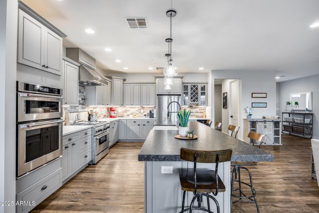 8425 W LOUISE Court, Peoria, AZ 85383