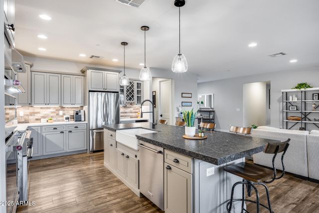 8425 W LOUISE Court, Peoria, AZ 85383