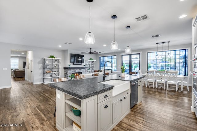 8425 W LOUISE Court, Peoria, AZ 85383