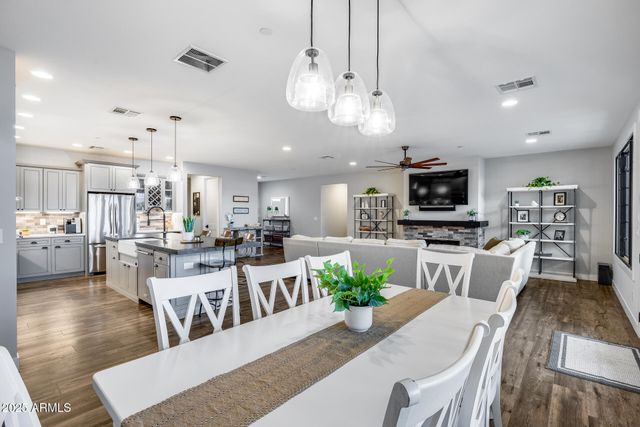 8425 W LOUISE Court, Peoria, AZ 85383