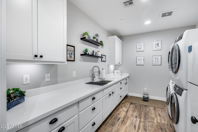 8425 W LOUISE Court, Peoria, AZ 85383