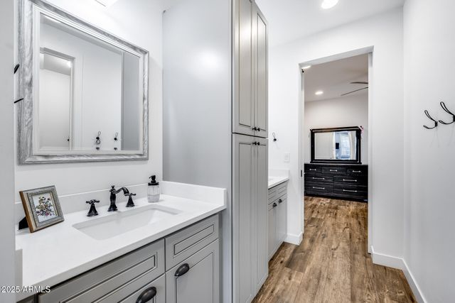 8425 W LOUISE Court, Peoria, AZ 85383