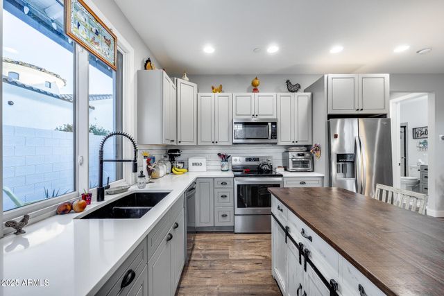 8425 W LOUISE Court, Peoria, AZ 85383