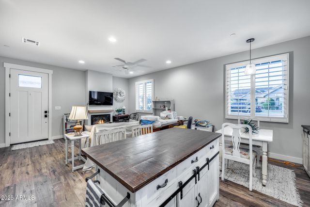 8425 W LOUISE Court, Peoria, AZ 85383