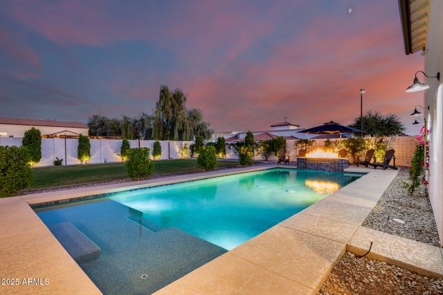 8425 W LOUISE Court, Peoria, AZ 85383