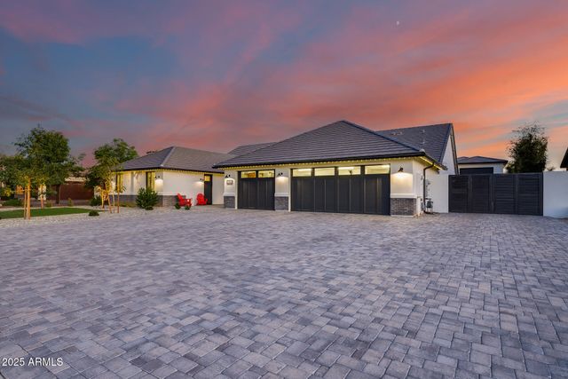 8425 W LOUISE Court, Peoria, AZ 85383