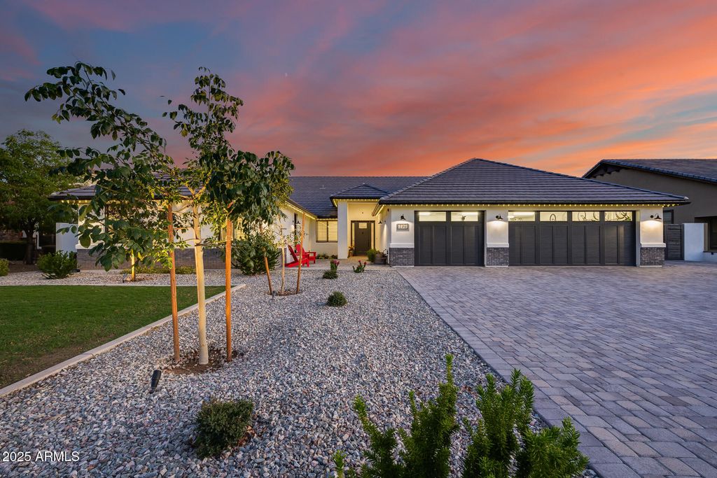 8425 W LOUISE Court, Peoria, AZ 85383