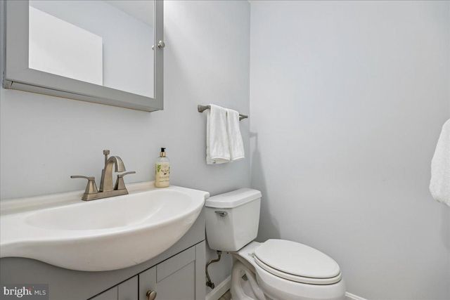 11812 FARMLAND DR, North Bethesda, MD 20852