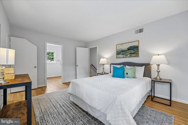 11812 FARMLAND DR, North Bethesda, MD 20852
