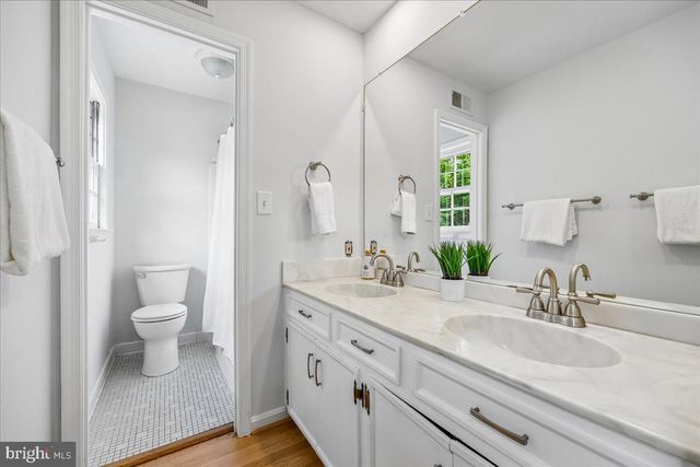 11812 FARMLAND DR, North Bethesda, MD 20852