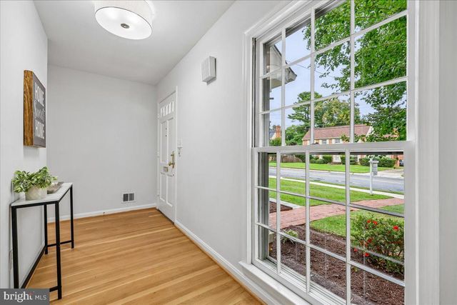 11812 FARMLAND DR, North Bethesda, MD 20852