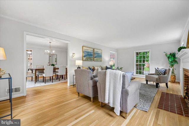 11812 FARMLAND DR, North Bethesda, MD 20852